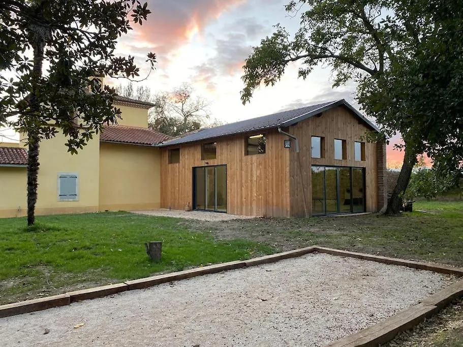 Villa Domaine Des Airs De Toscane à Cazeres Hébergement de vacances